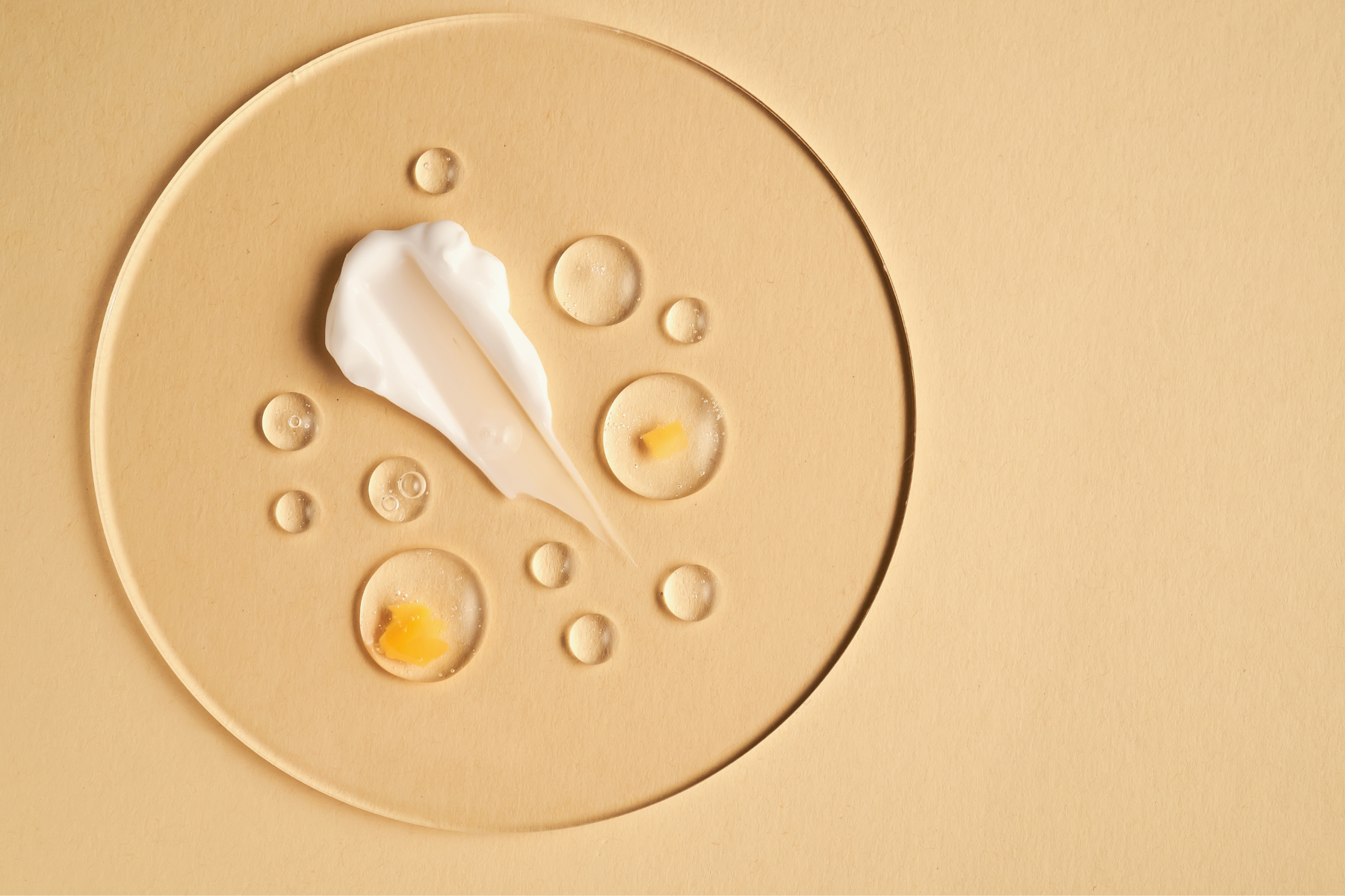 VAHNAI Hydration and Dryness Relief — clinical flat-lay showing cloudberry, hyaluronic acid, and white tea ingredient textures on white background.