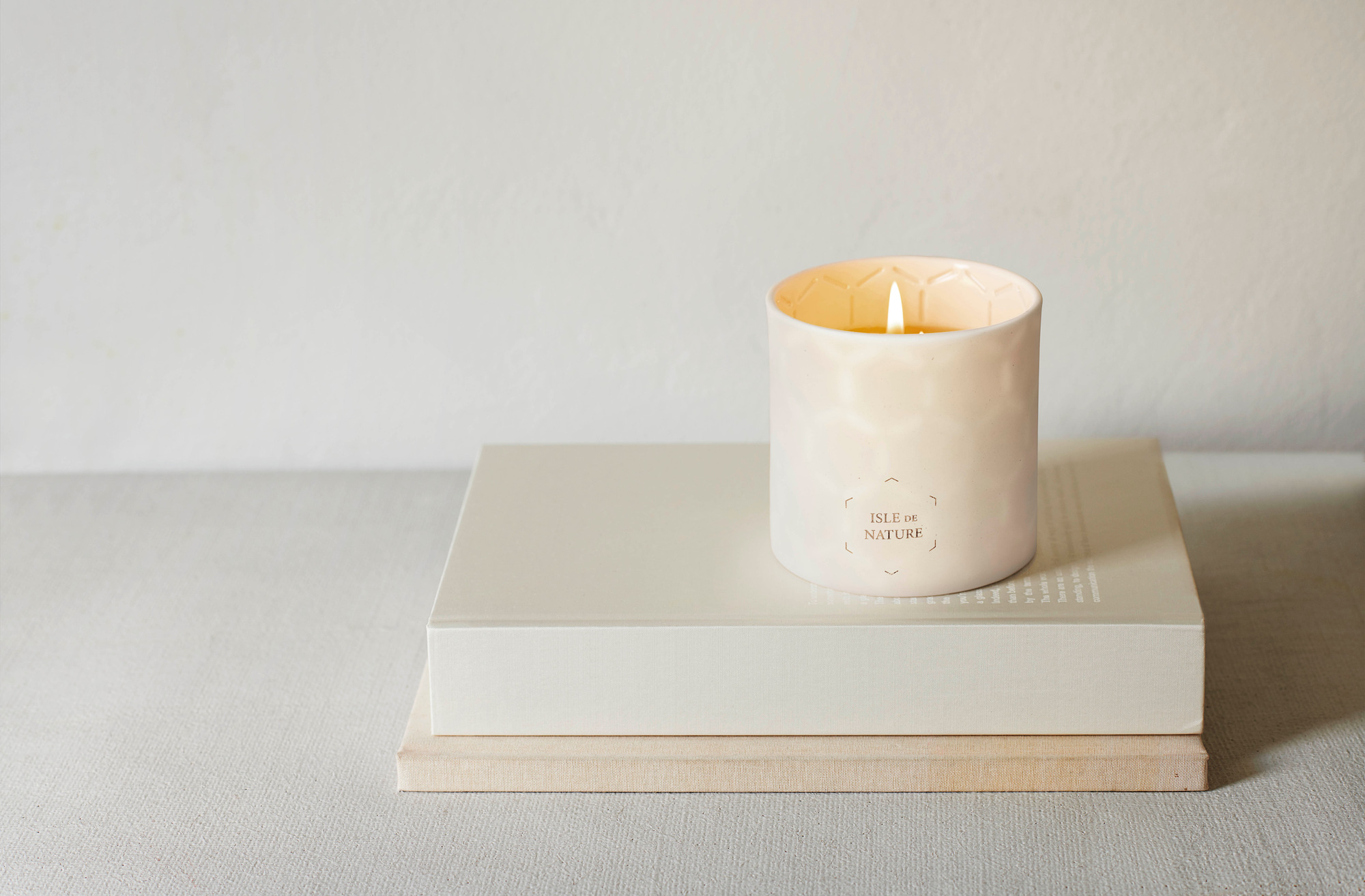 Pagua Bay Luxury Beeswax Candle by Isle de Nature-0