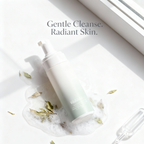 Close-up of chamomile blossoms highlighting soothing botanical ingredient used in VAHNAI Berlin Chamomile & Lactic Acid Cleansing Foam.
